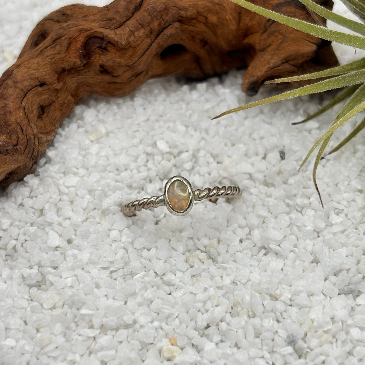 Petit Opal Rope Ring detail