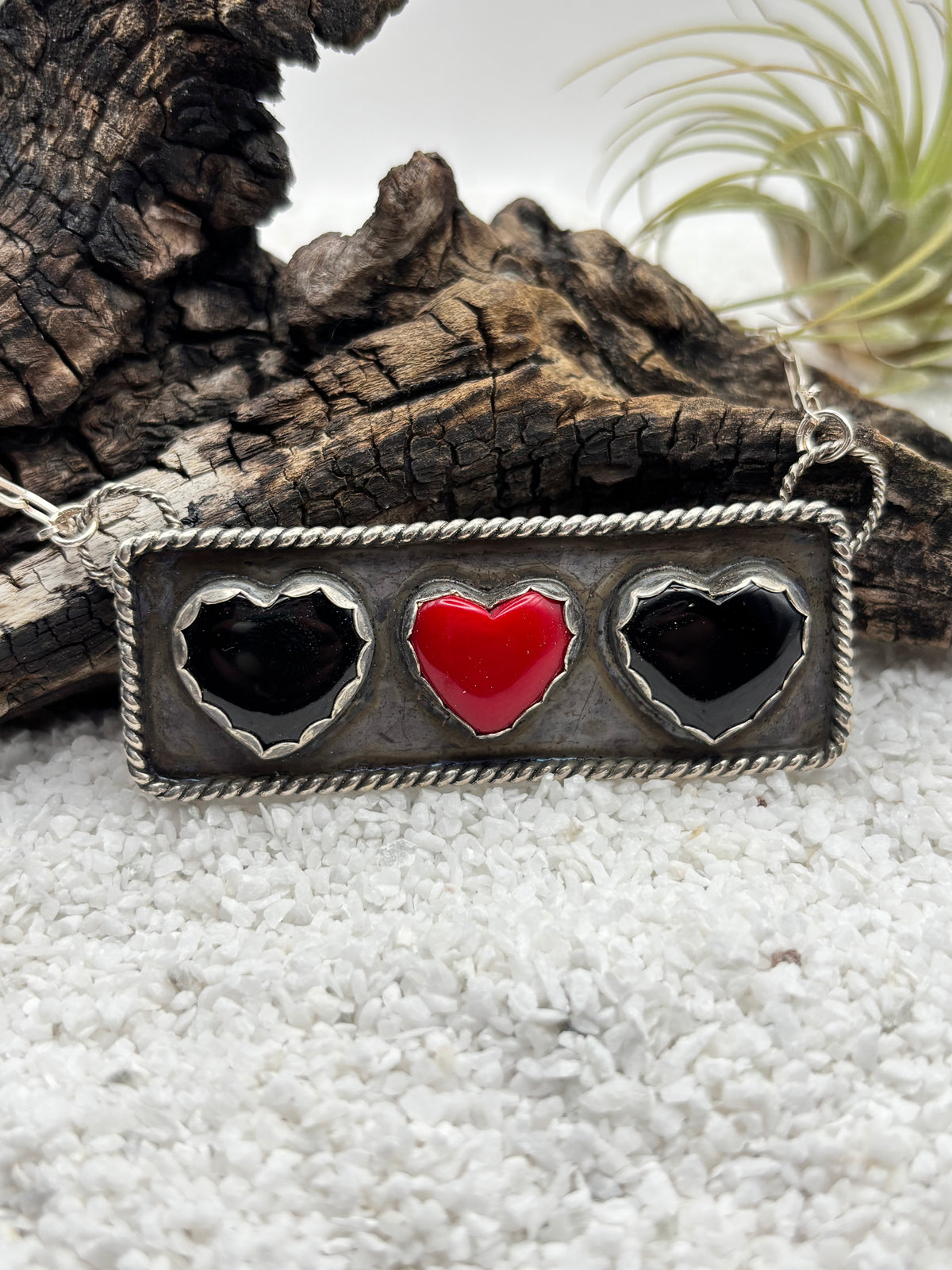 Rosarita & Onyx Heart Bar Necklace detail
